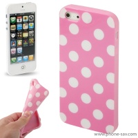 coque-silicone-rose-pois-iphone-5